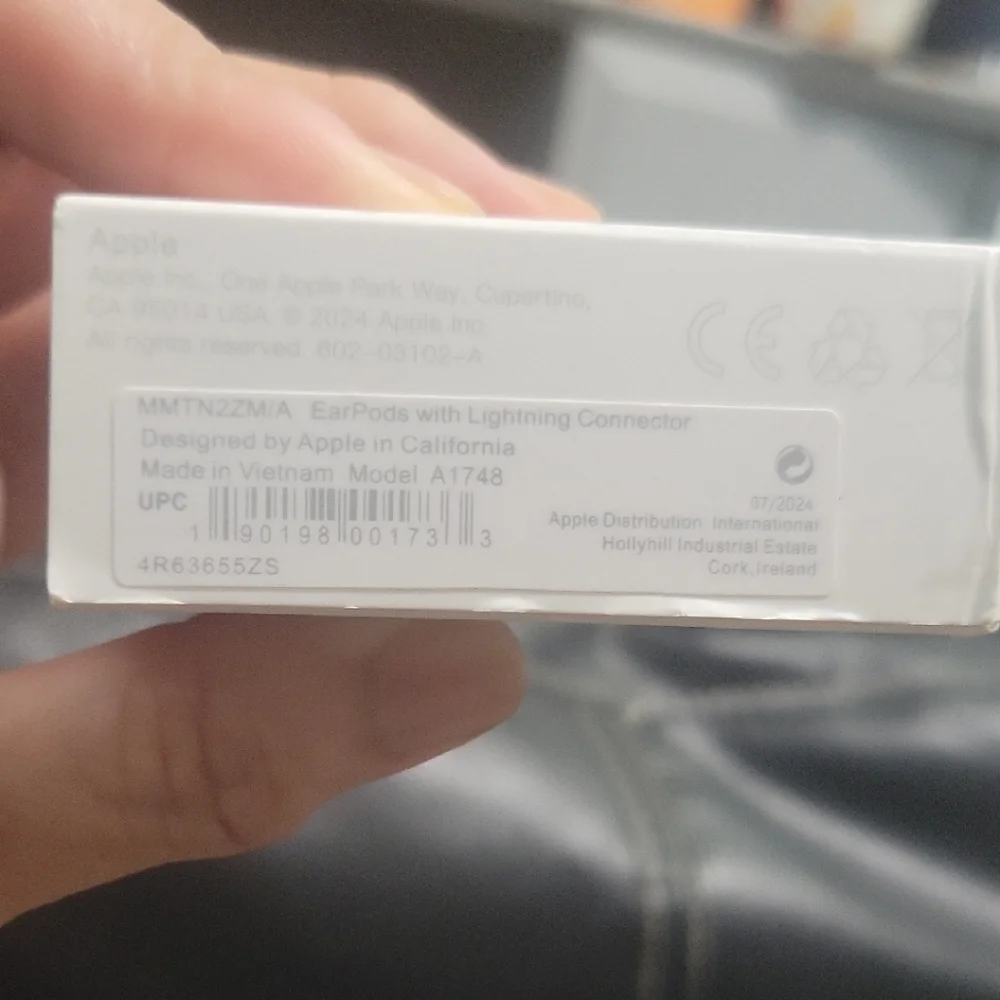Apple EarPods with Lightning Connector - White